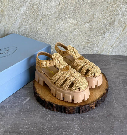 PRADA 
SuperMaster Quality 💯
550 dhs✅
Size: 36-41💥

Zain171
♥️♥️♥️