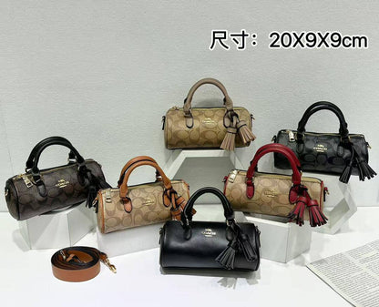 Coach - Aigner
90 dhs🪙💕
Good quality 

with box
🎁🎁🎁

Zain35
♥️♥️♥️
