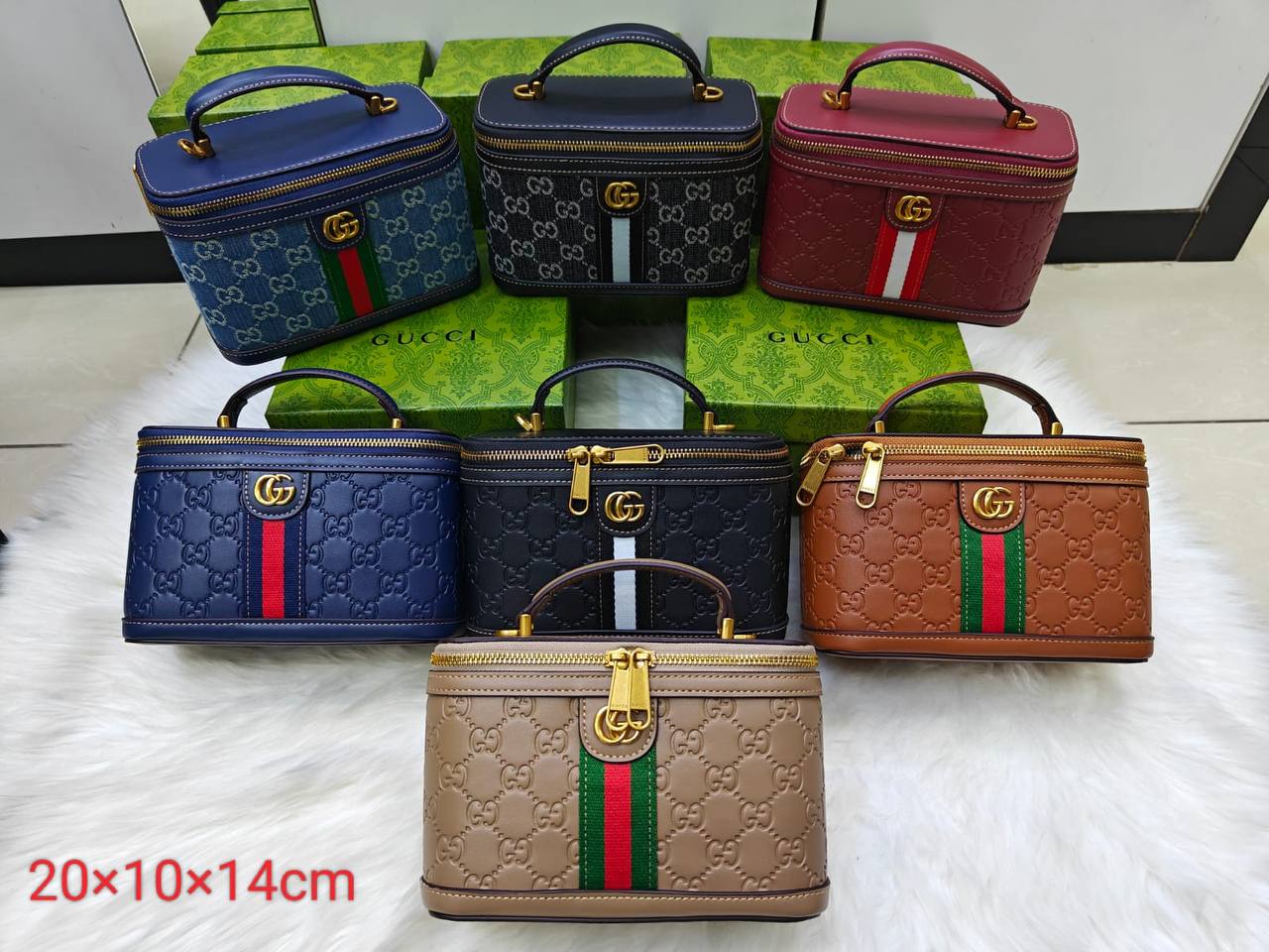 Gucci 

100 dhs✅ 

with box
🎁🎁🎁

Zain235
♥️♥️♥️
