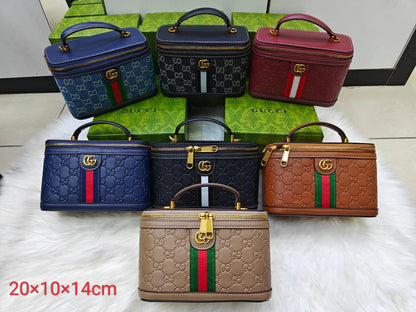 Gucci 

100 dhs✅ 

with box
🎁🎁🎁

Zain235
♥️♥️♥️