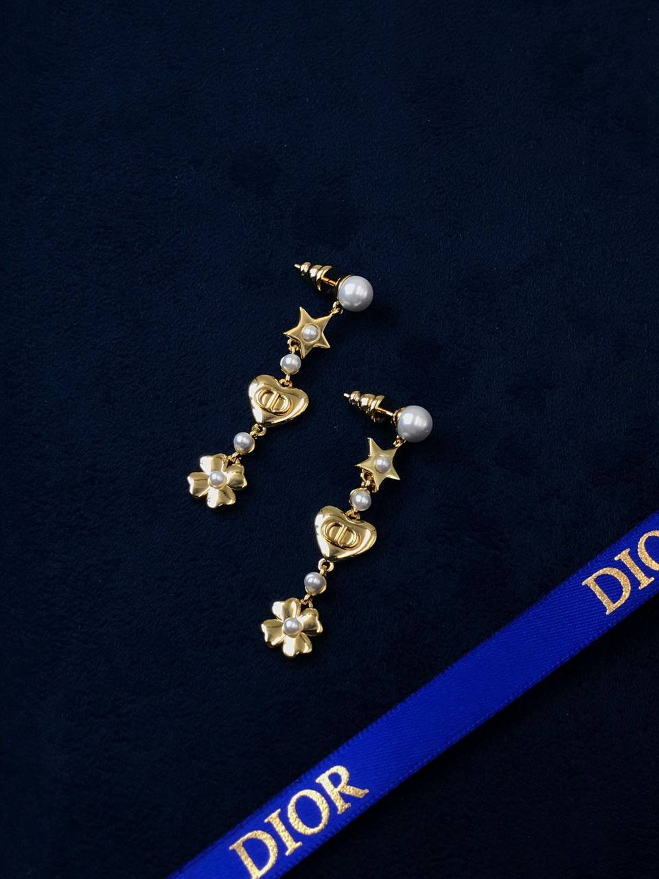DIOR 🤍
* *New Collection*  
* The CD Charms with Logo®️& Pearl Hanging full Set 
* ⁠Necklace 
* ⁠Earings
* ⁠Bracelet 
↗️ *Super Master Quality ®️*
*260 dhs🪙💚* with *Normal* Box & Bag
*275 dhs🪙💚* with *Orignal* Packaging

Zain106
♥️♥️♥️